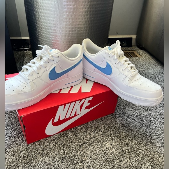 Nike AirForce 1 Low - Picture 2 of 3